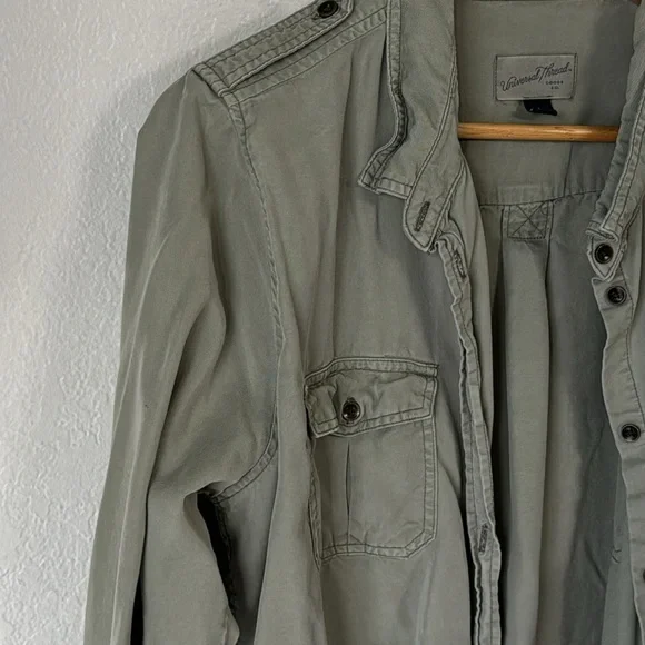 Universal Thread Button Up - Picture 2 of 5